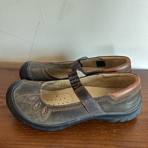 Keen Brown Leather Mary Jane Flats with Strap - Picture 1 of 6